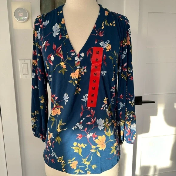 Vince Camuto Floral Blouse - Picture 3 of 7